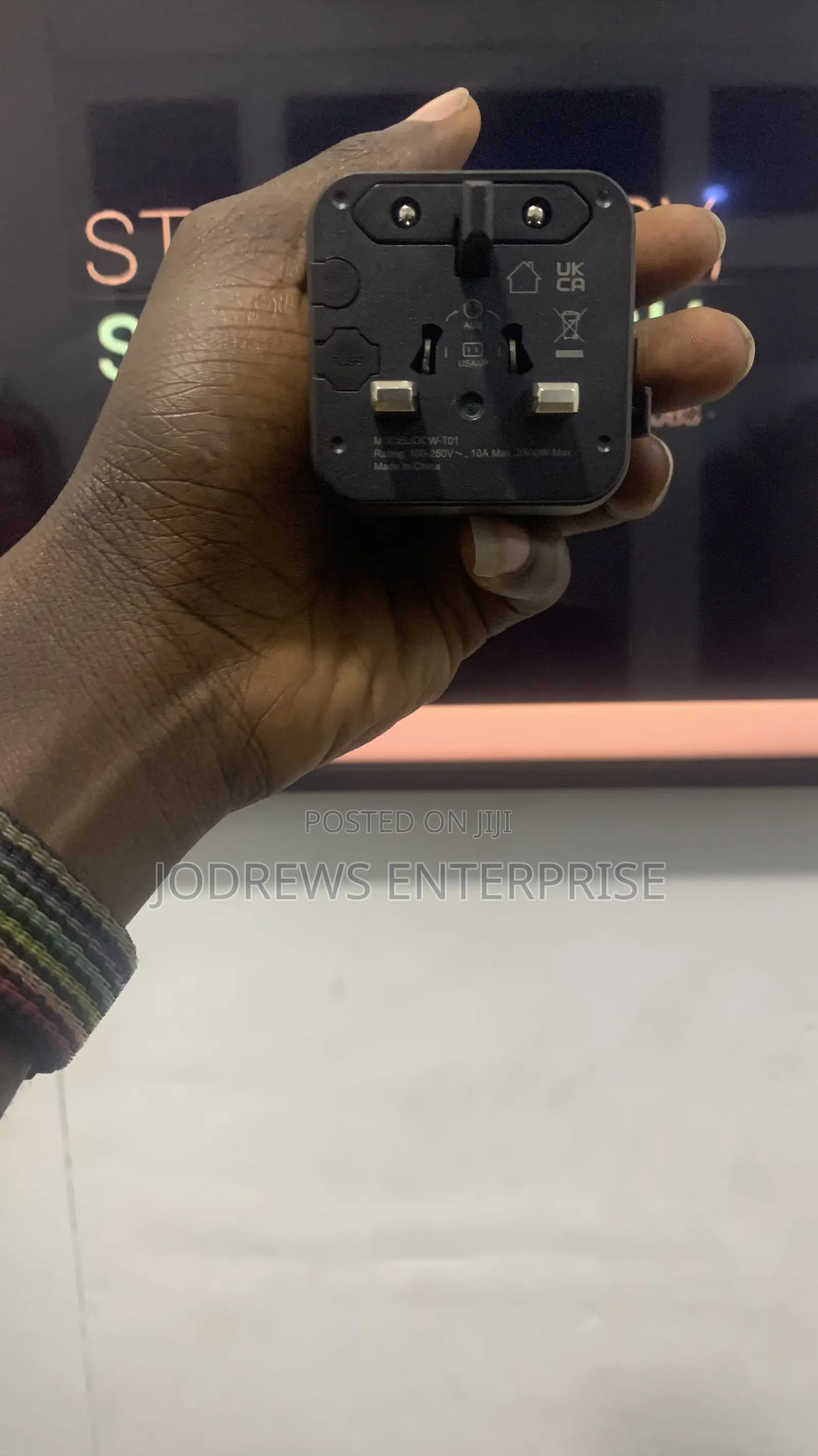 Oraimo Poweromni 251 2500w Multi-plug Travel Converter