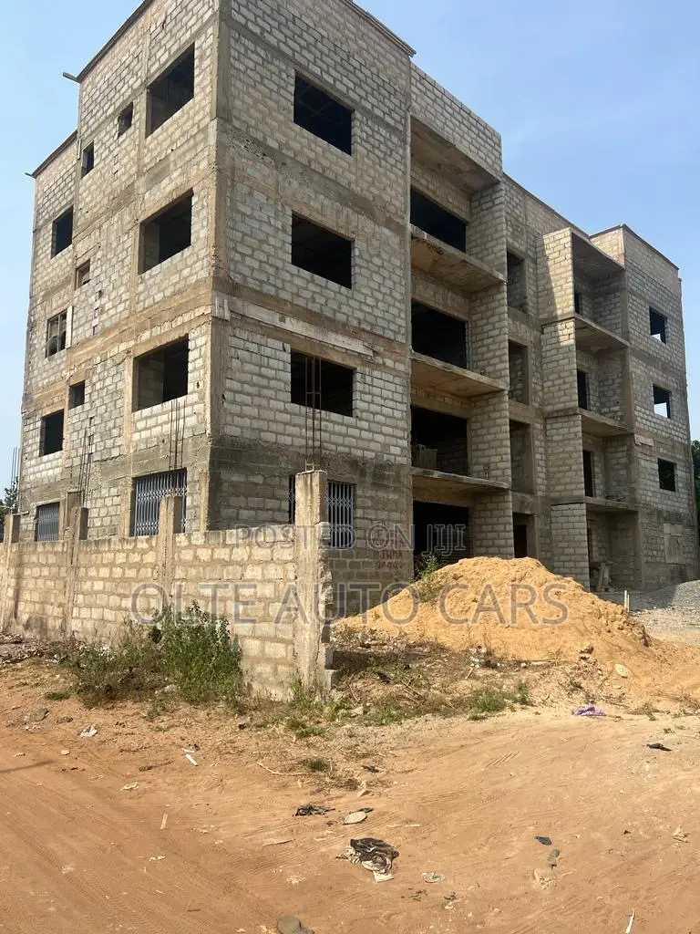 8bdrm Apartment in Ot Dream Auto, Spintex for sale