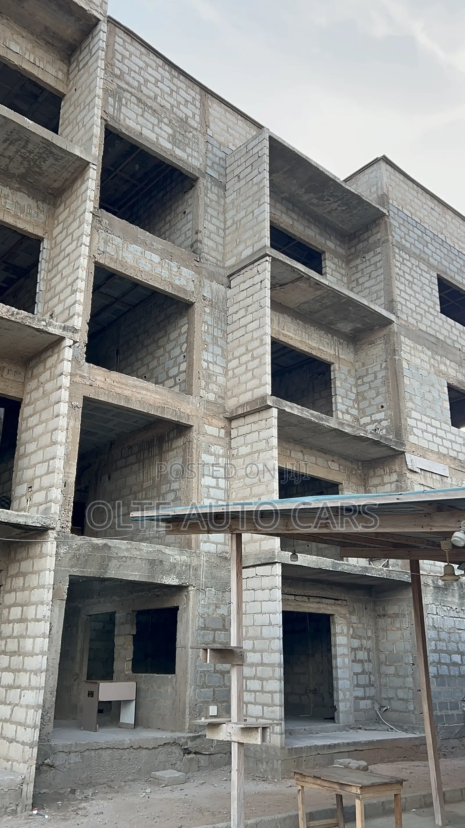 8bdrm Apartment in Ot Dream Auto, Spintex for sale