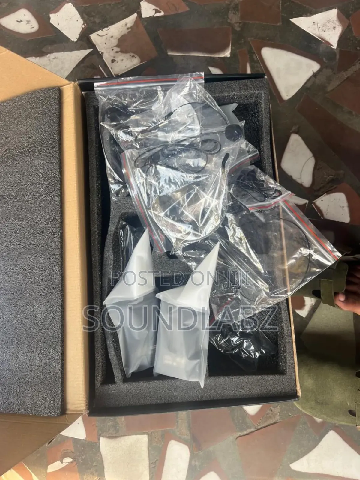 Shure Am-401 4head 4lapel Wireless Professional Microphone