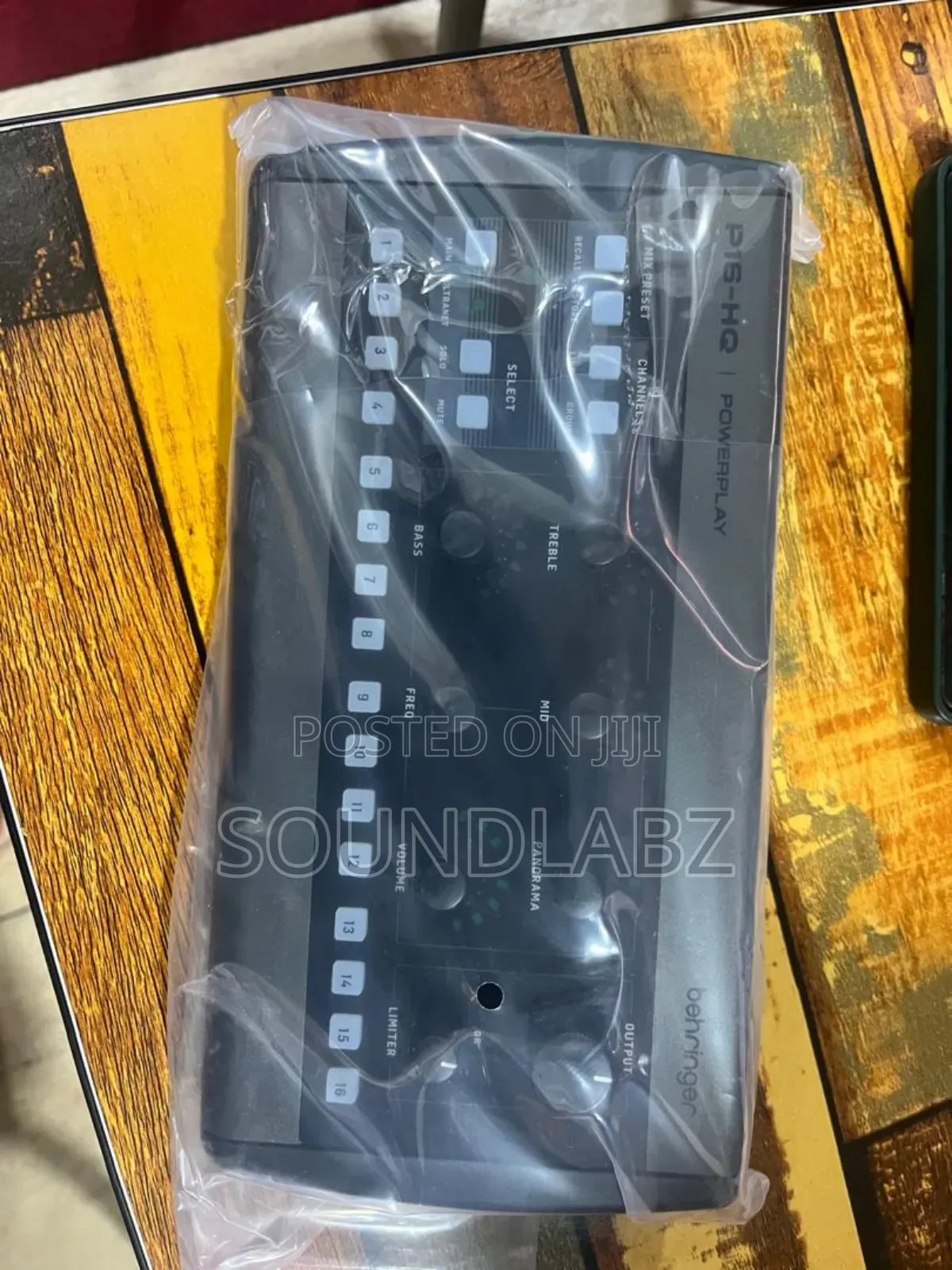 Behringer Powerplay P16-hq 16channel Digital Personal Monitoring Mixer