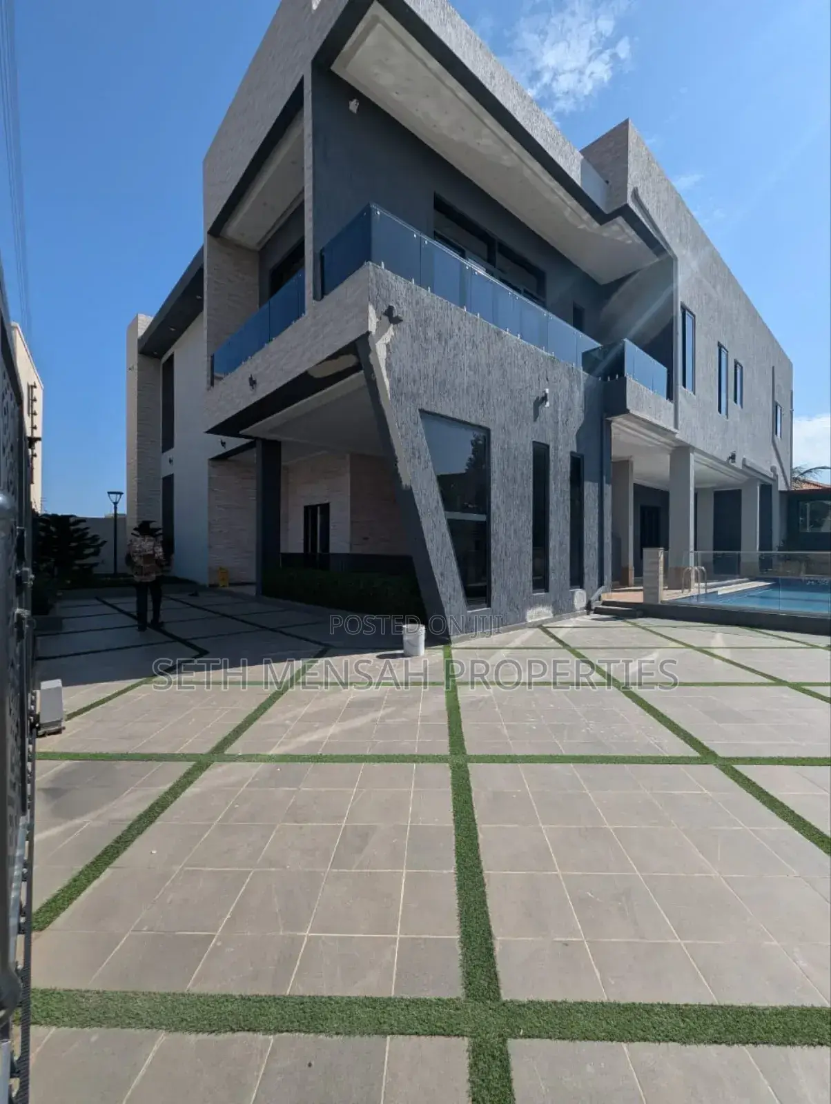 5bdrm House in Airport Residential Area for sale