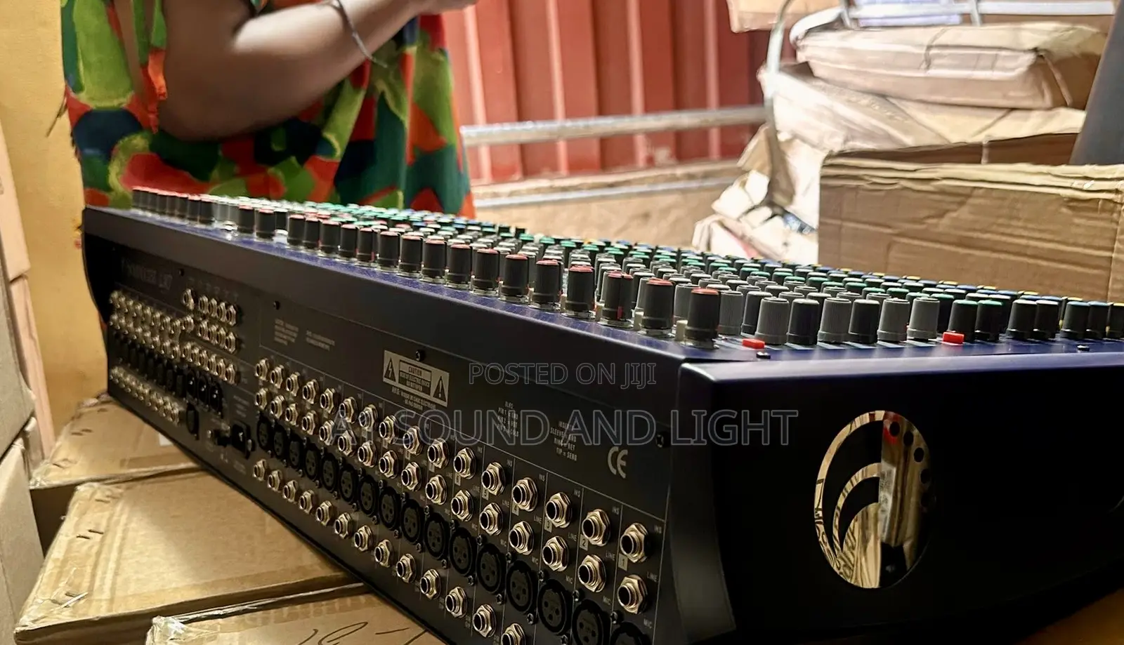 Soundcraft Lx7ii 24-Channel Analog Mixer