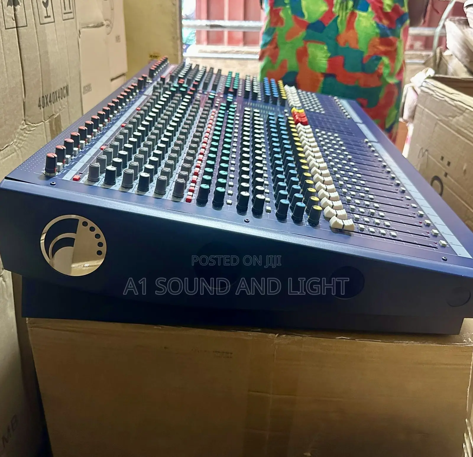 Soundcraft Lx7ii 24-Channel Analog Mixer