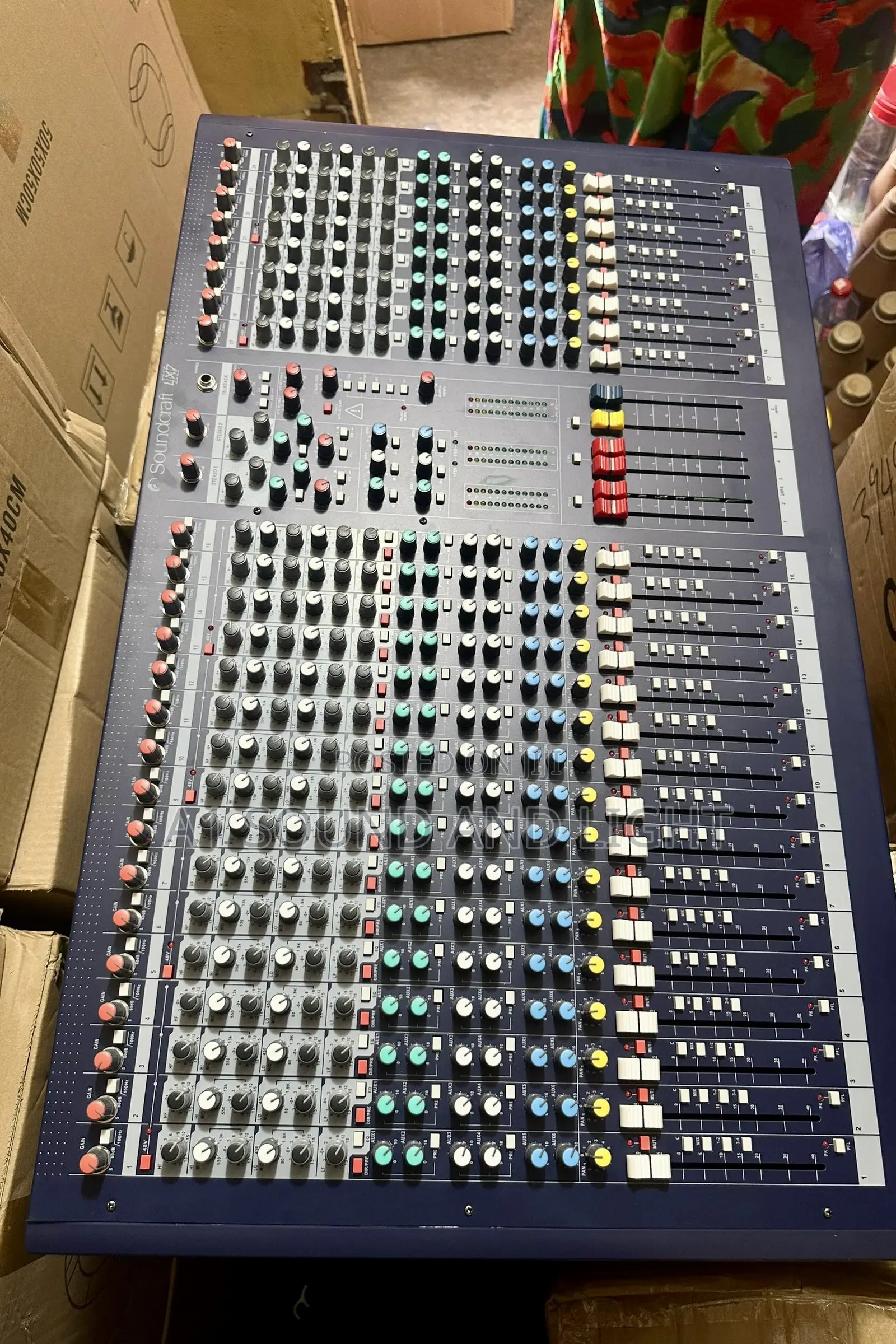 Soundcraft Lx7ii 24-Channel Analog Mixer