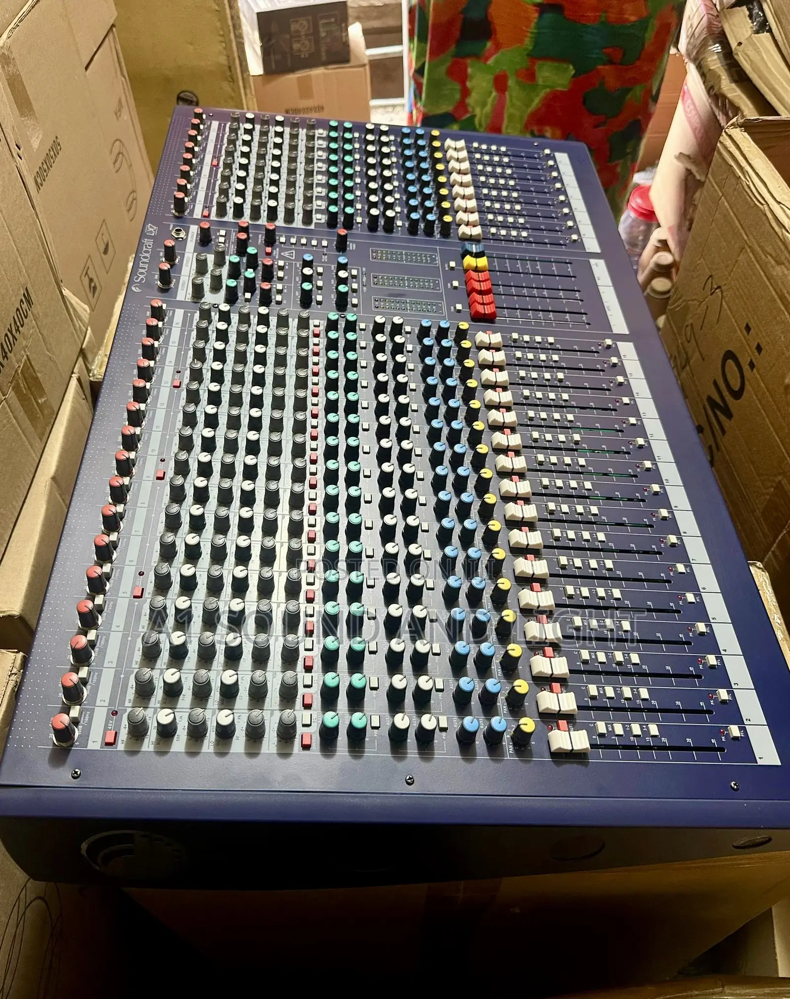 Soundcraft Lx7ii 24-Channel Analog Mixer