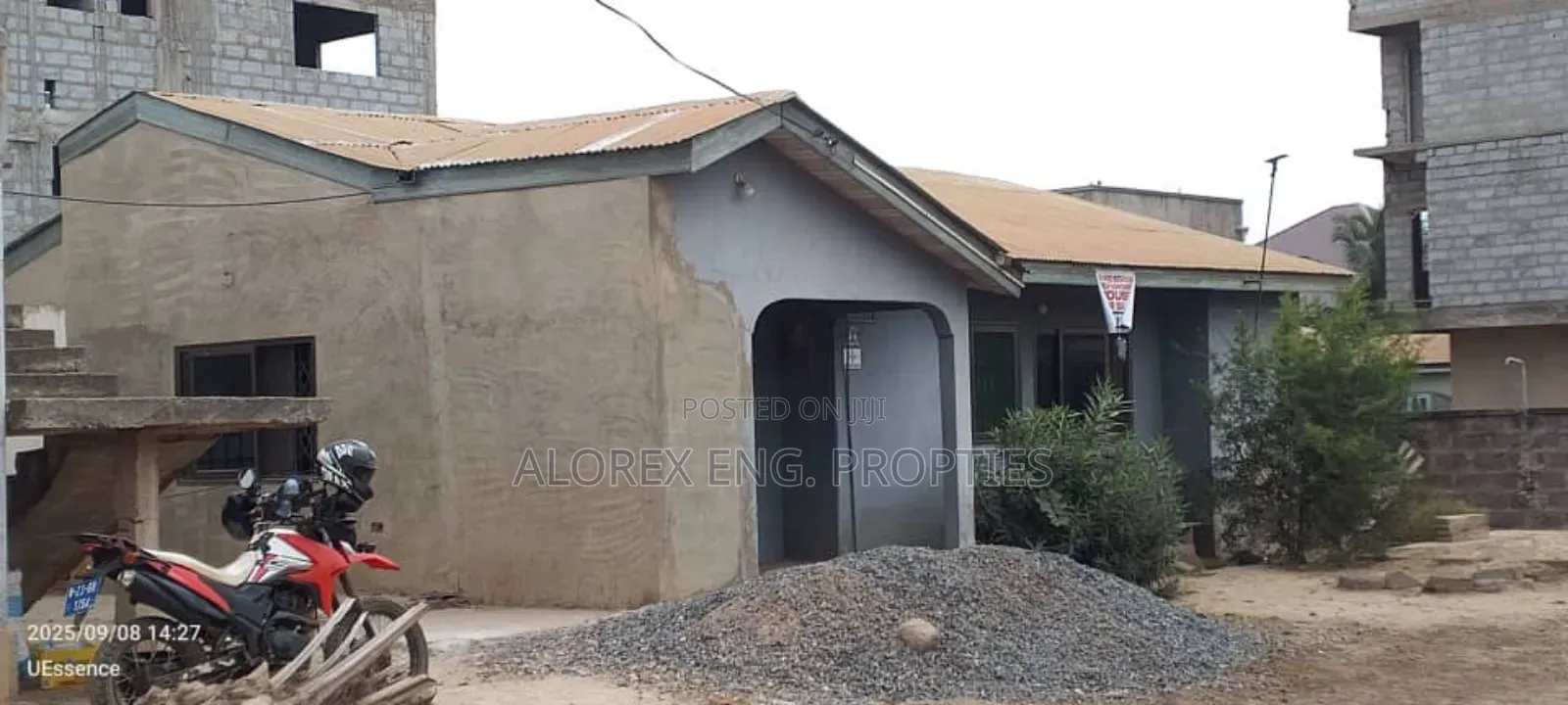 3bdrm House in Uncompleted, Tema Metropolitan for sale