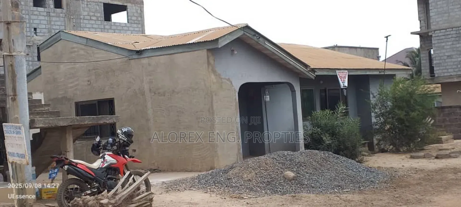 3bdrm House in Uncompleted, Tema Metropolitan for sale