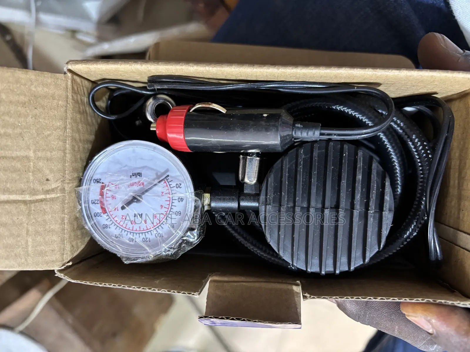 Tyre Inflator / Air Compressor.