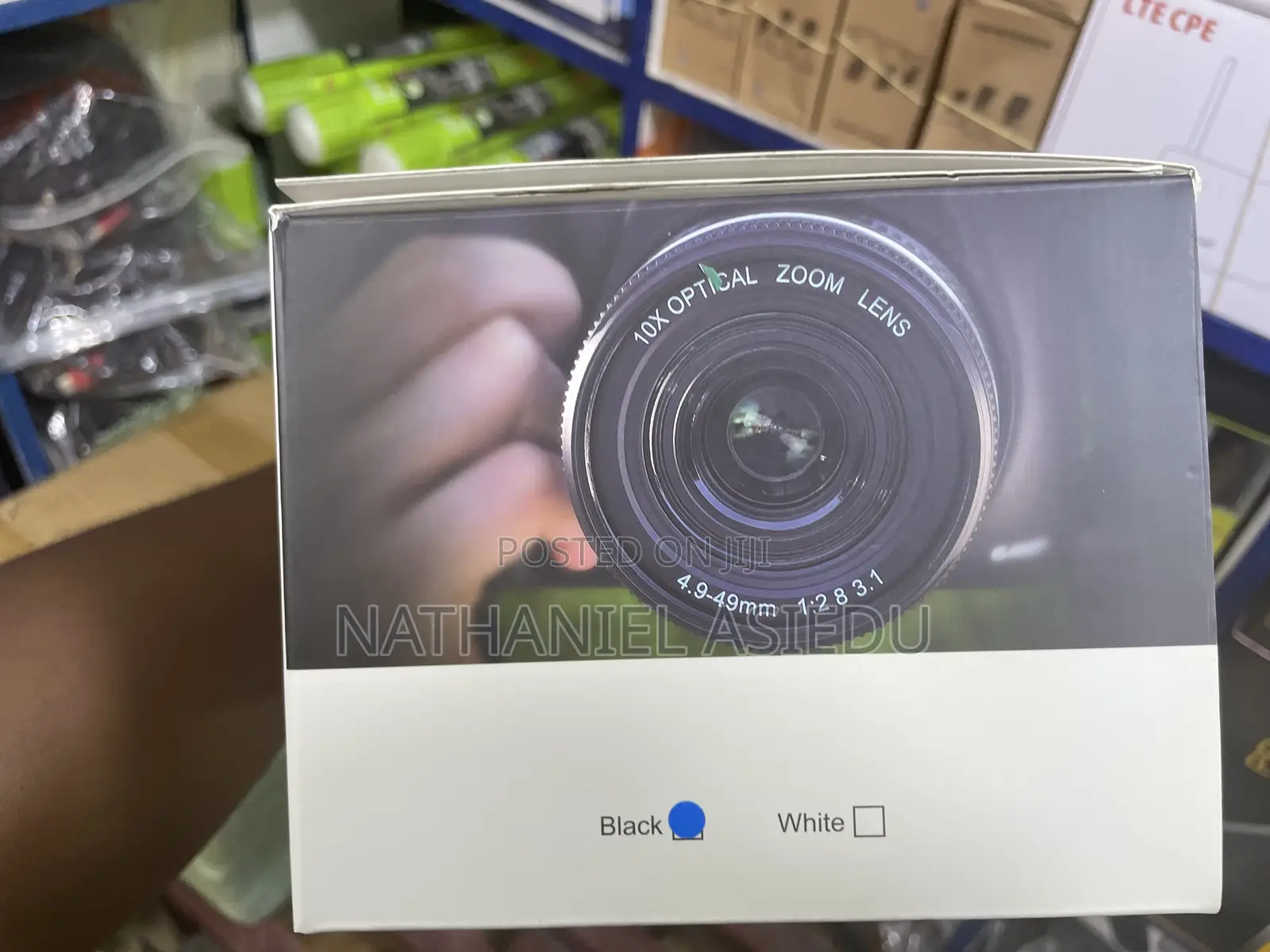 High-Quality Optical Zoom Digital Camera With Rotating LCD Screen