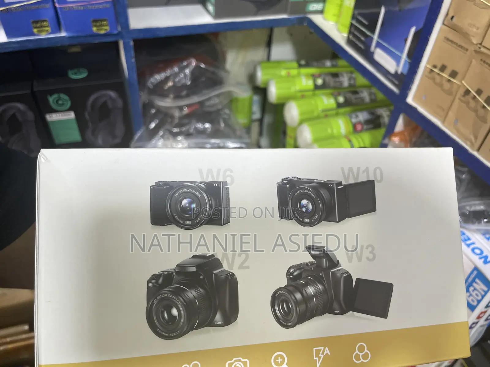 High-Quality Optical Zoom Digital Camera With Rotating LCD Screen