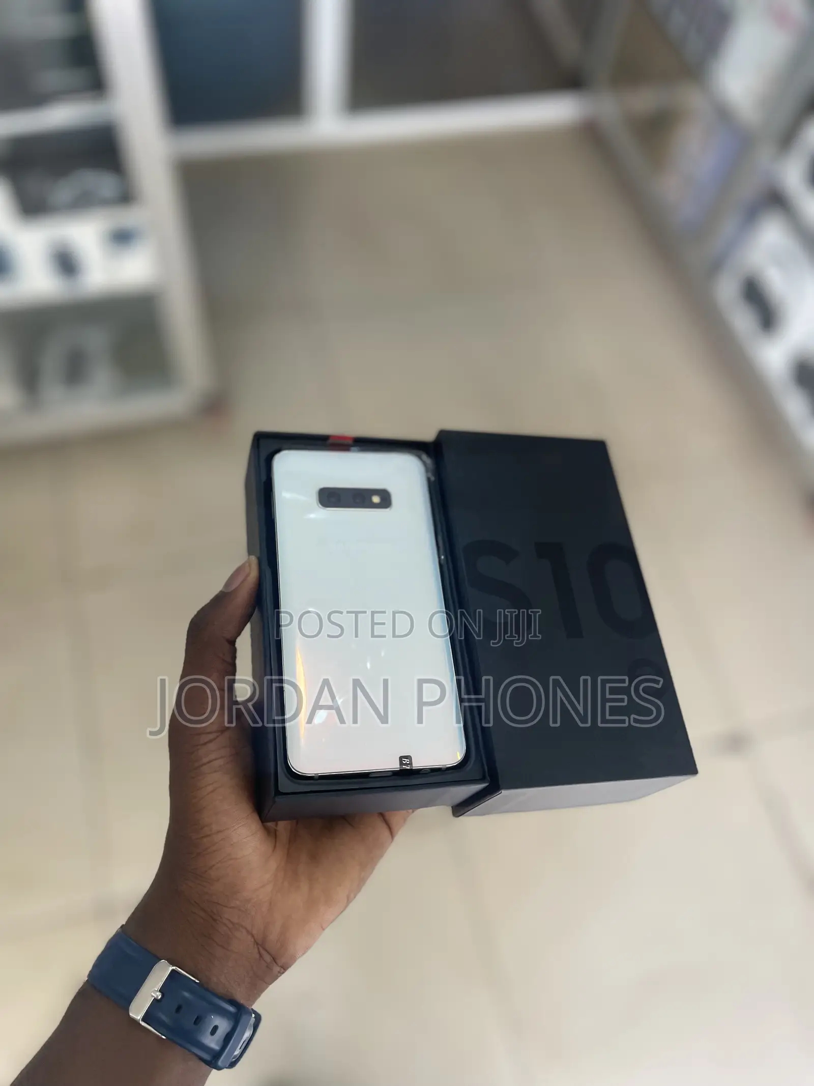 New Samsung Galaxy S10e 128 GB White