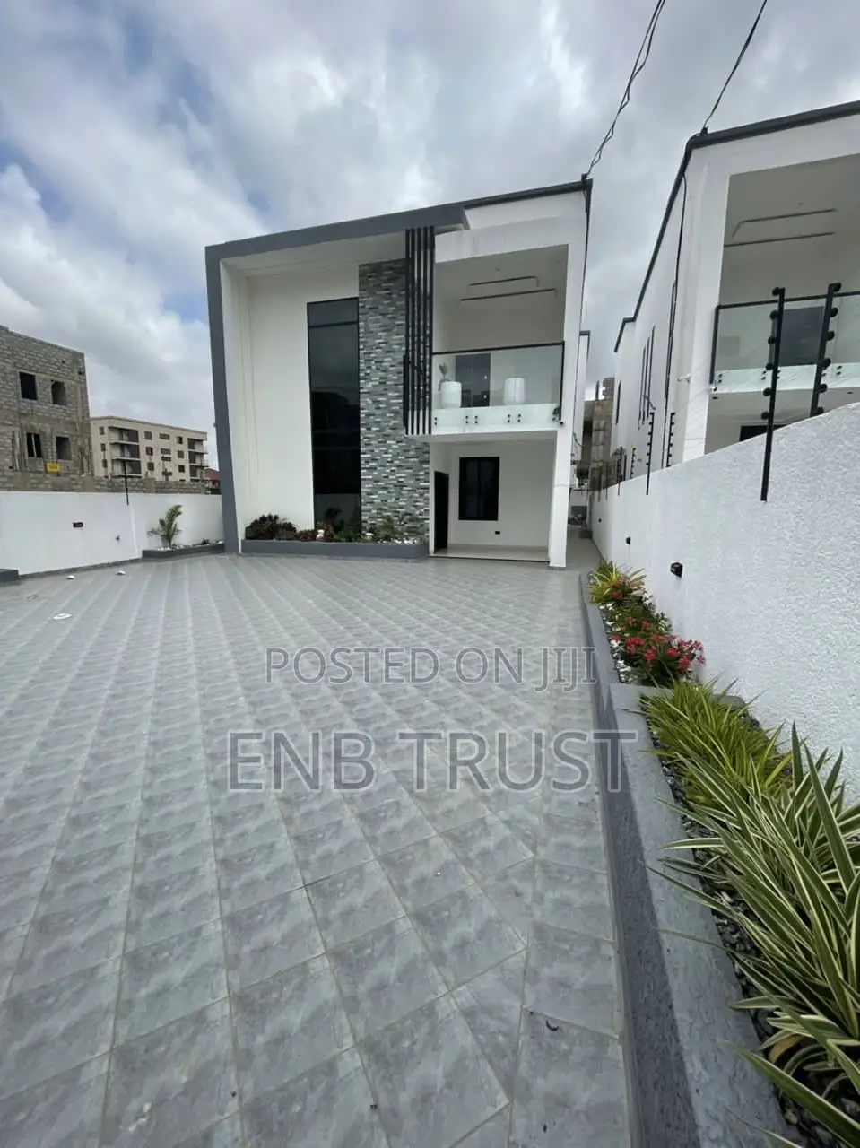 4bdrm Duplex in East Legon Hills, School Junction for sale