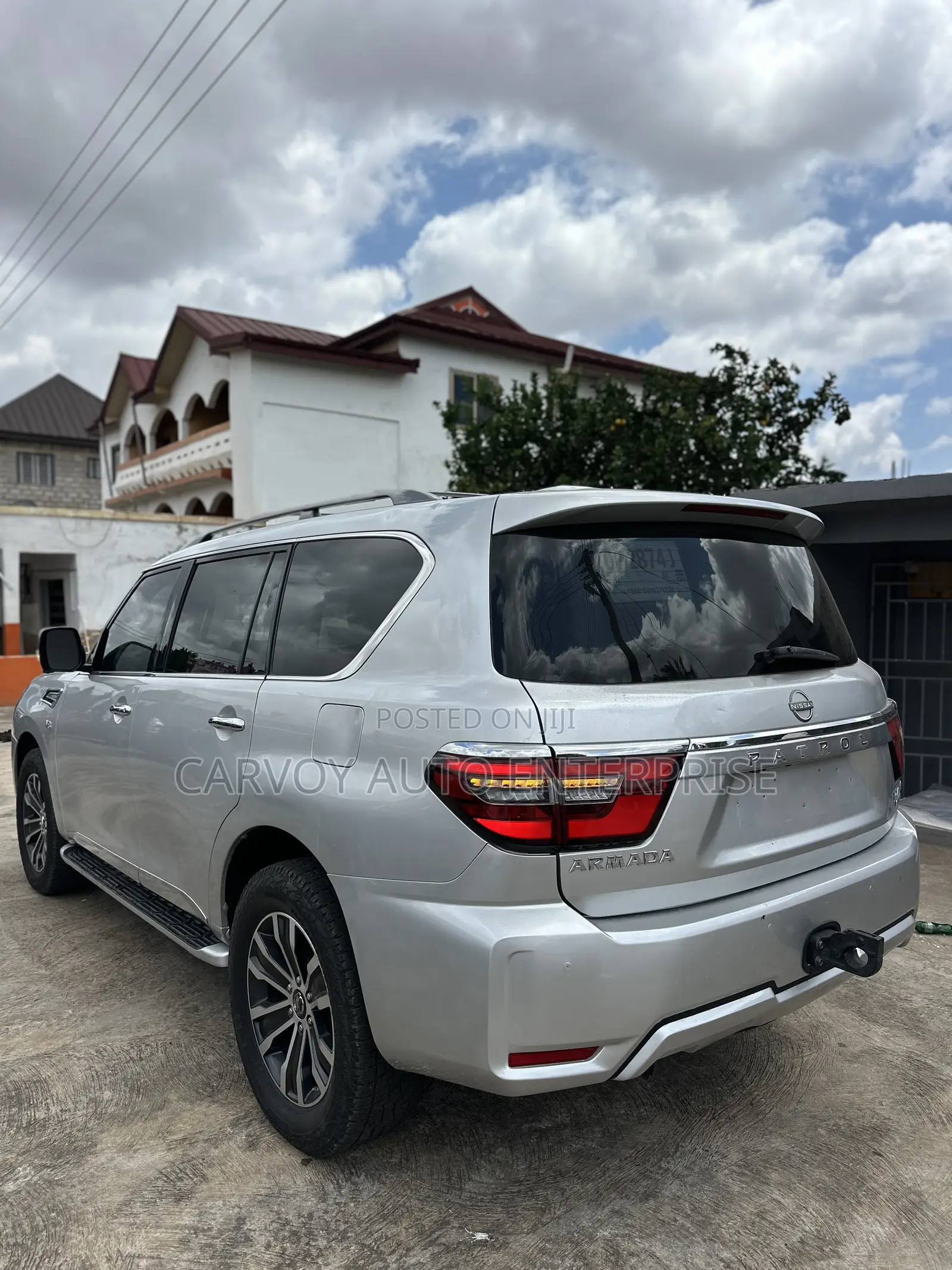 Nissan Armada Platinum AWD 2017 Silver
