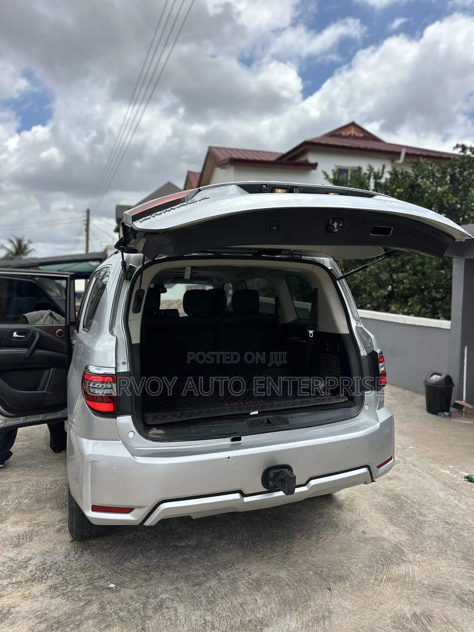 Nissan Armada Platinum AWD 2017 Silver