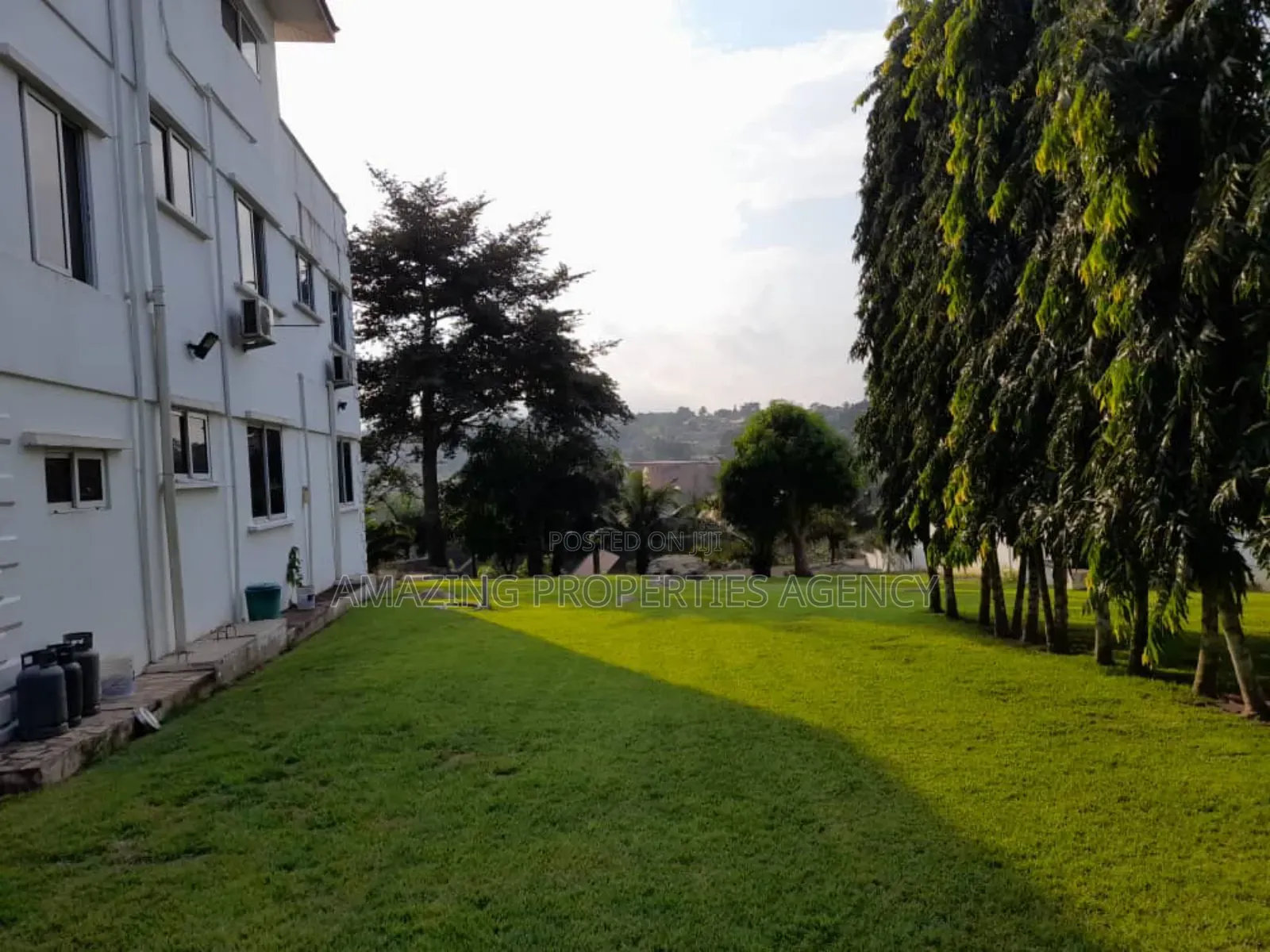 5bdrm Mansion in Aburi for sale