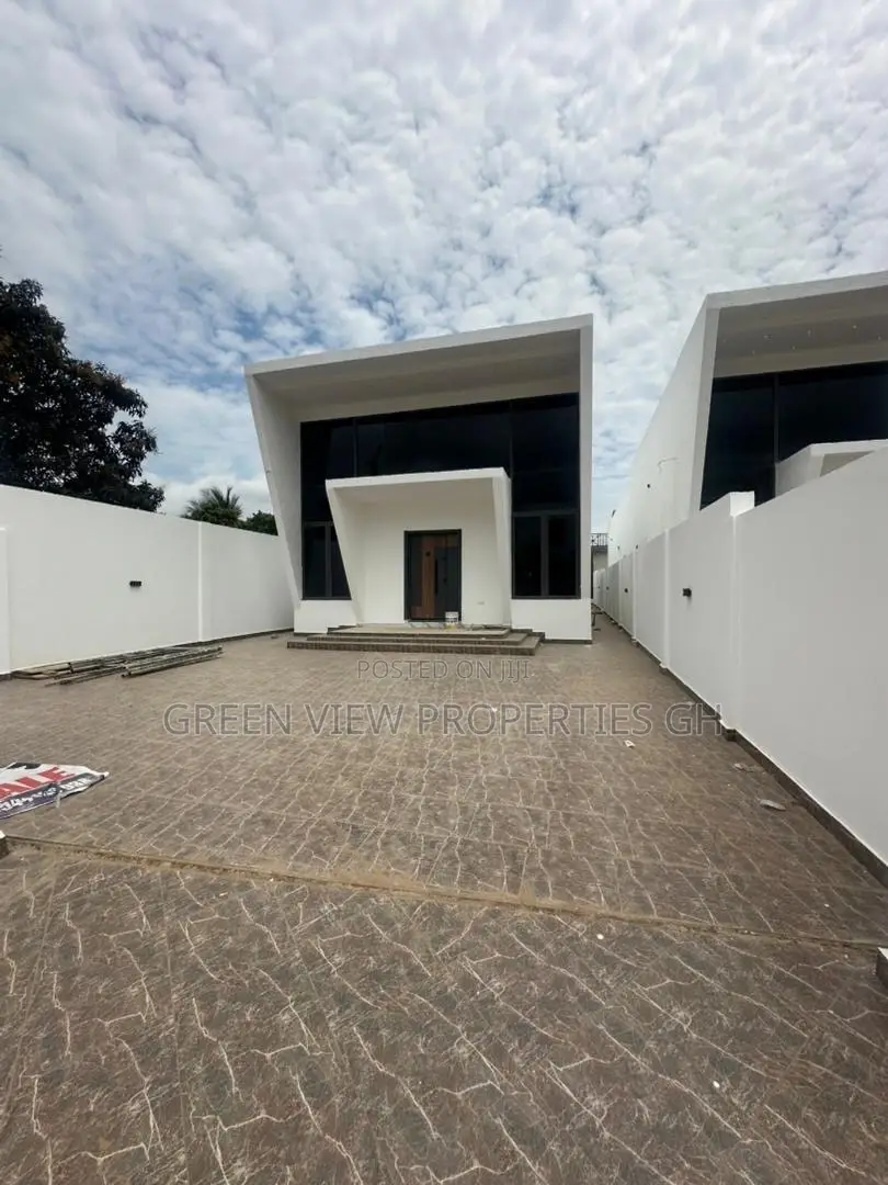 3bdrm House in Old Ashomang for sale