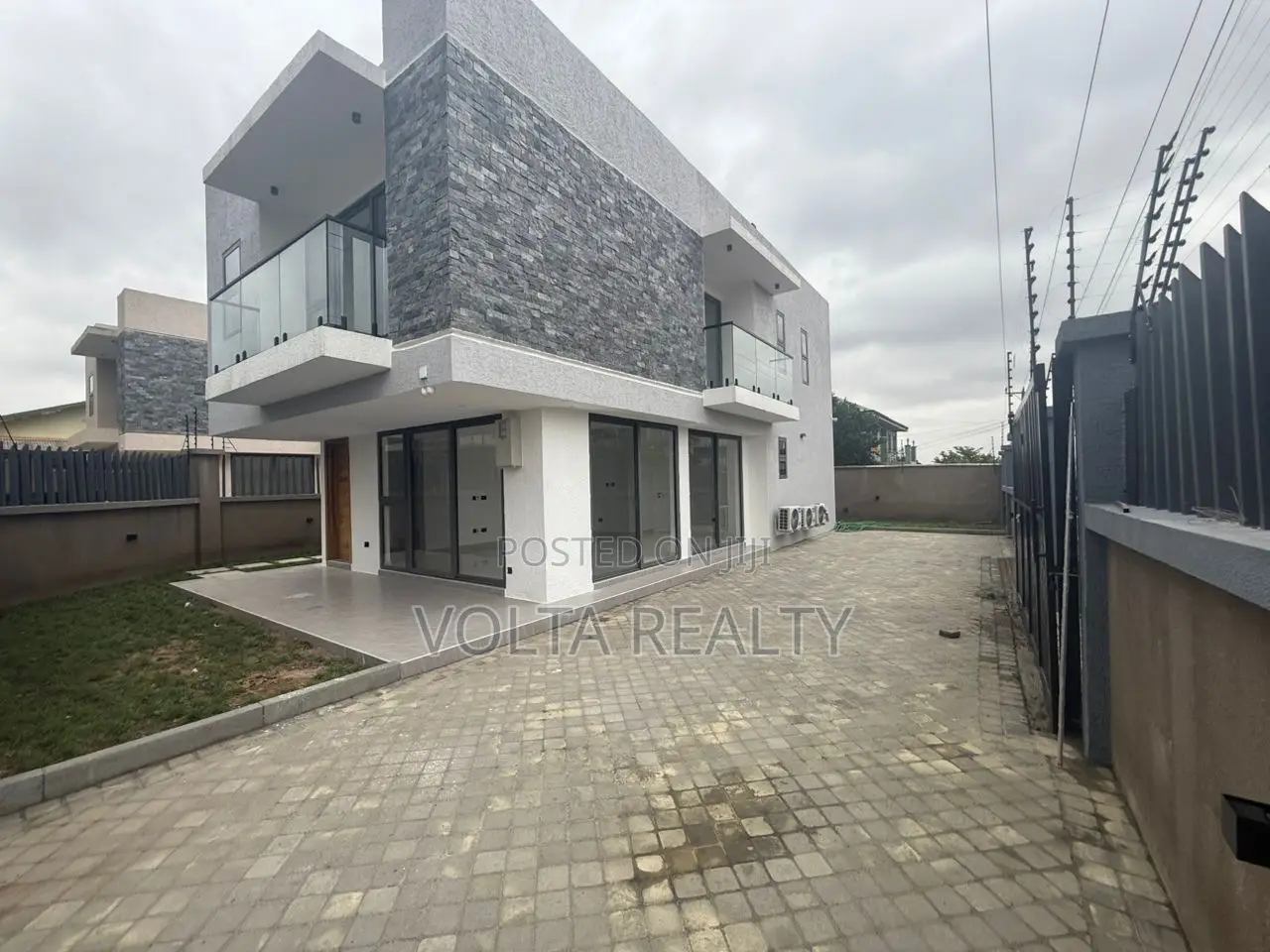 3bdrm House in Volta Estate, Oyarifa Mall Area for sale