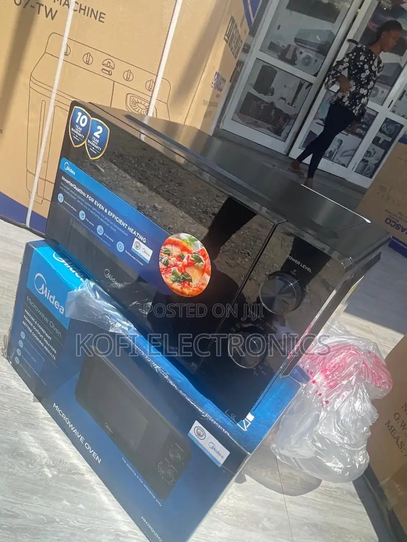 Midea Classic Black Microwave Oven