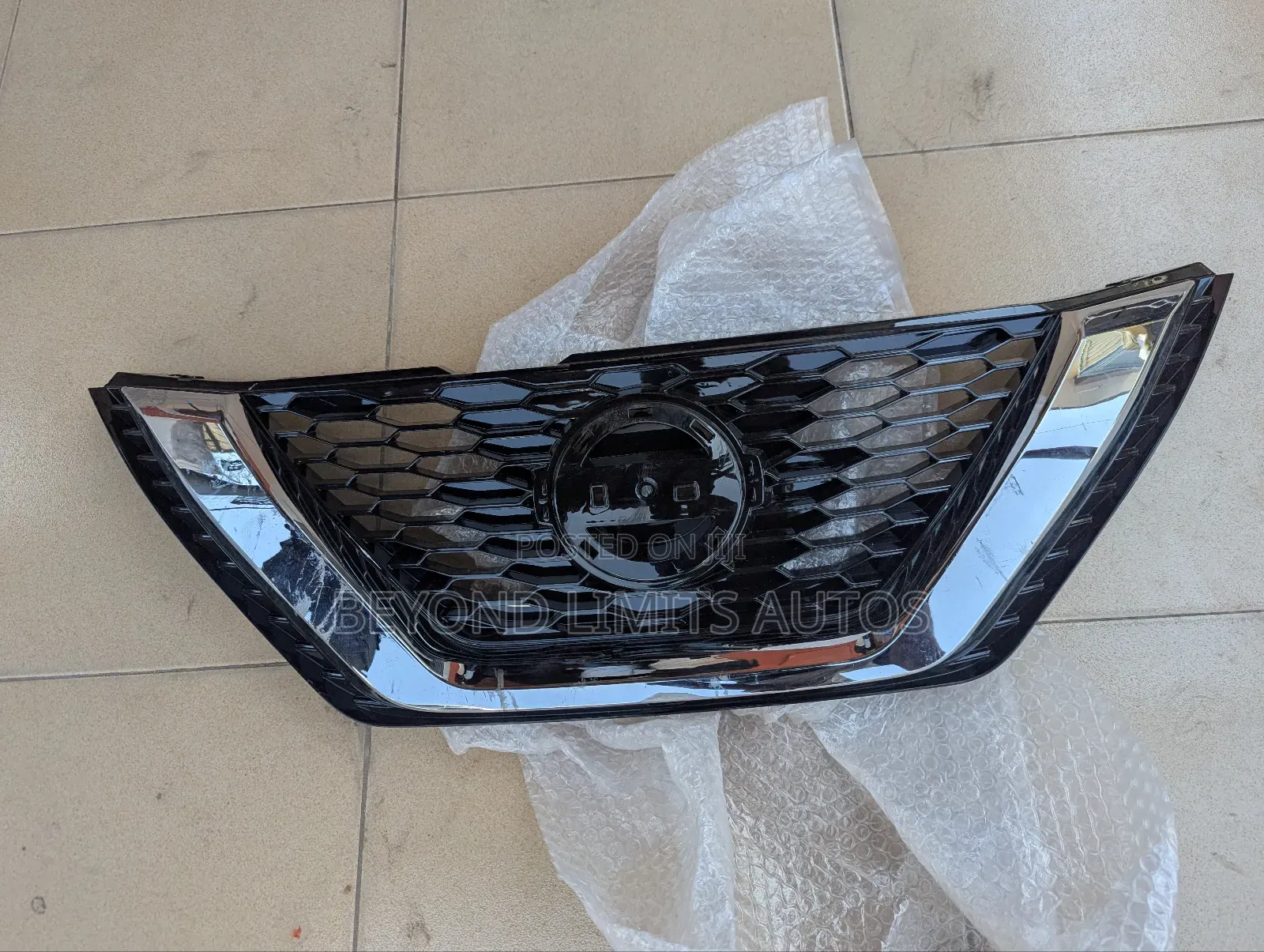 Nissan Qashqai 2017,2018,2019,2020,2021 Top Grille/ Front Shell