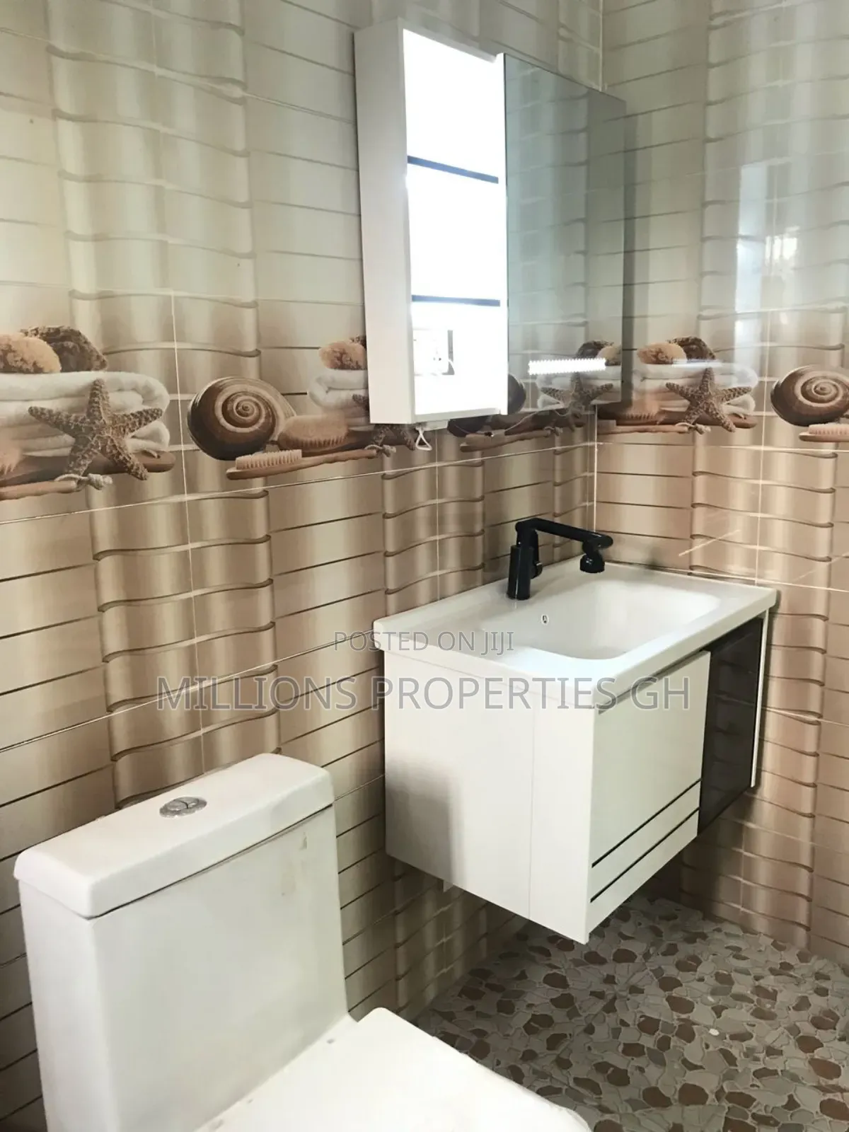 5bdrm House in Millions Properties, Kumasi Metropolitan for sale