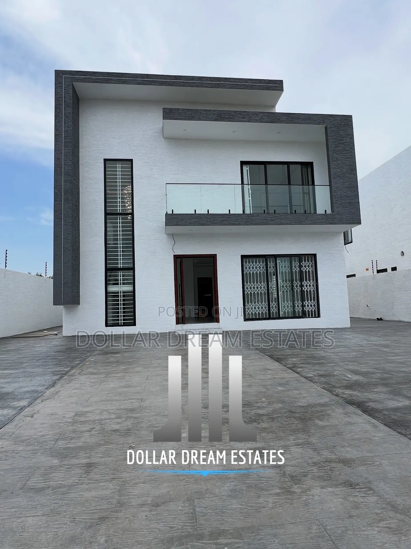 5bdrm House in Sakumono for sale