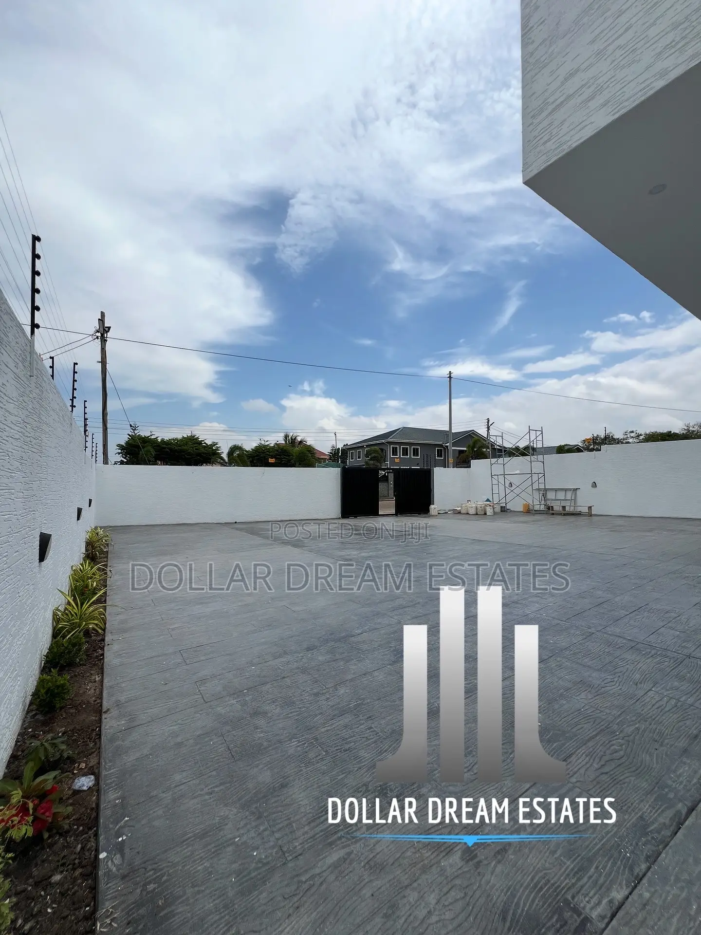 5bdrm House in Sakumono for sale