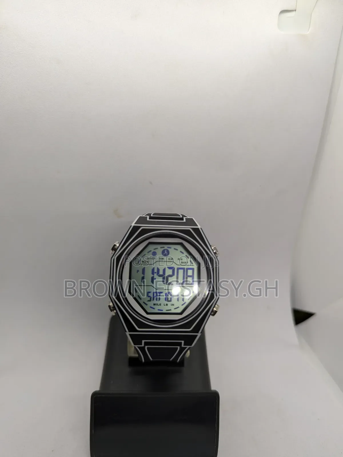 Non-Branded Digital Data Bank Watch