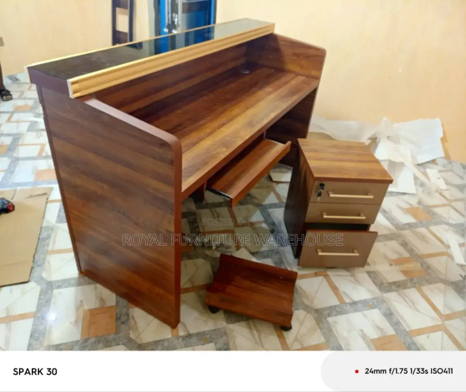 Front Desk (Receptionist Desk)