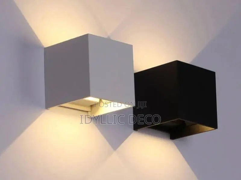 Elegant Metallic Cube Wall Lamp