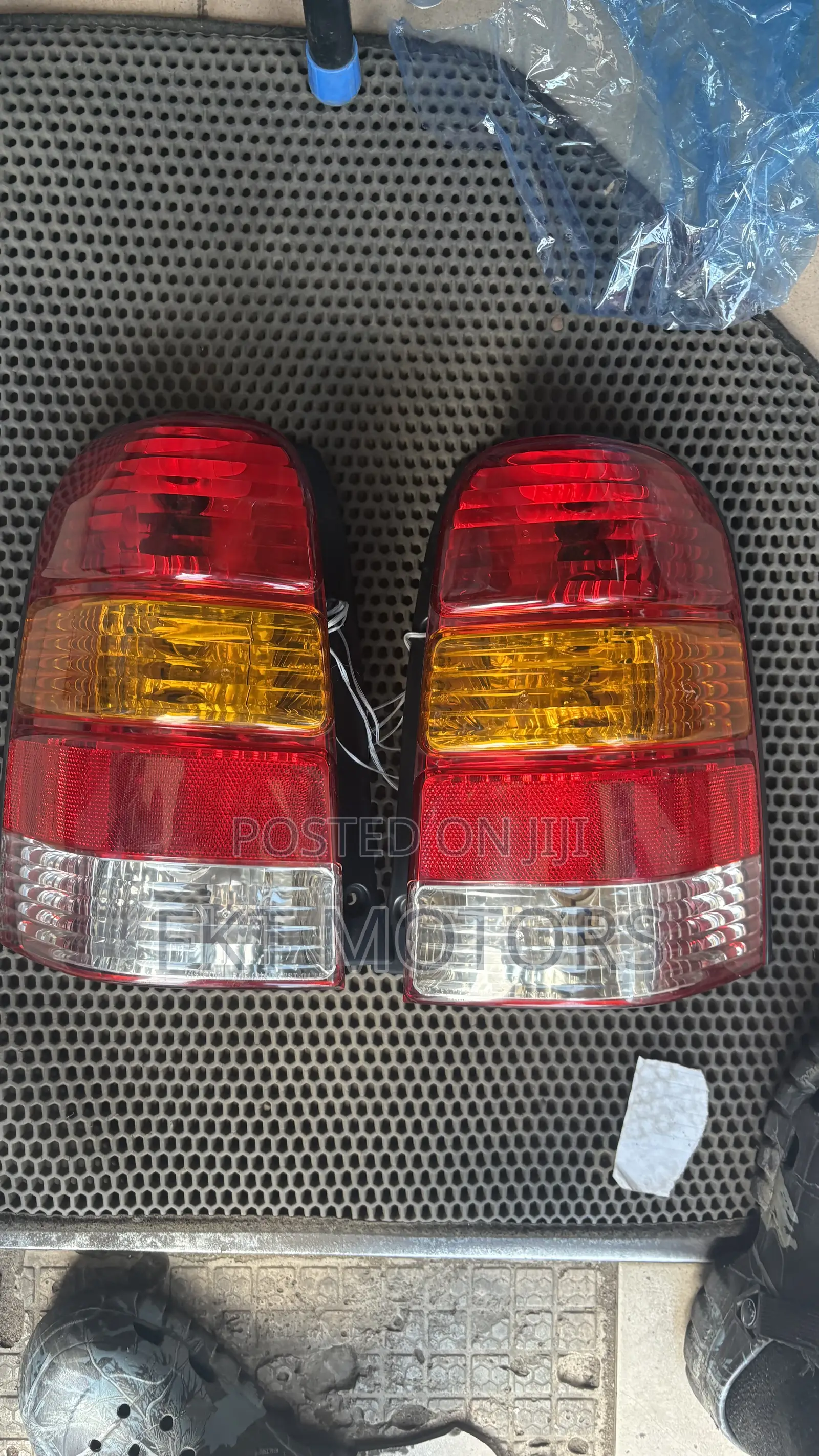 Ford Escape Taillight 2001,2002,2003,2004,2005,2006,2007