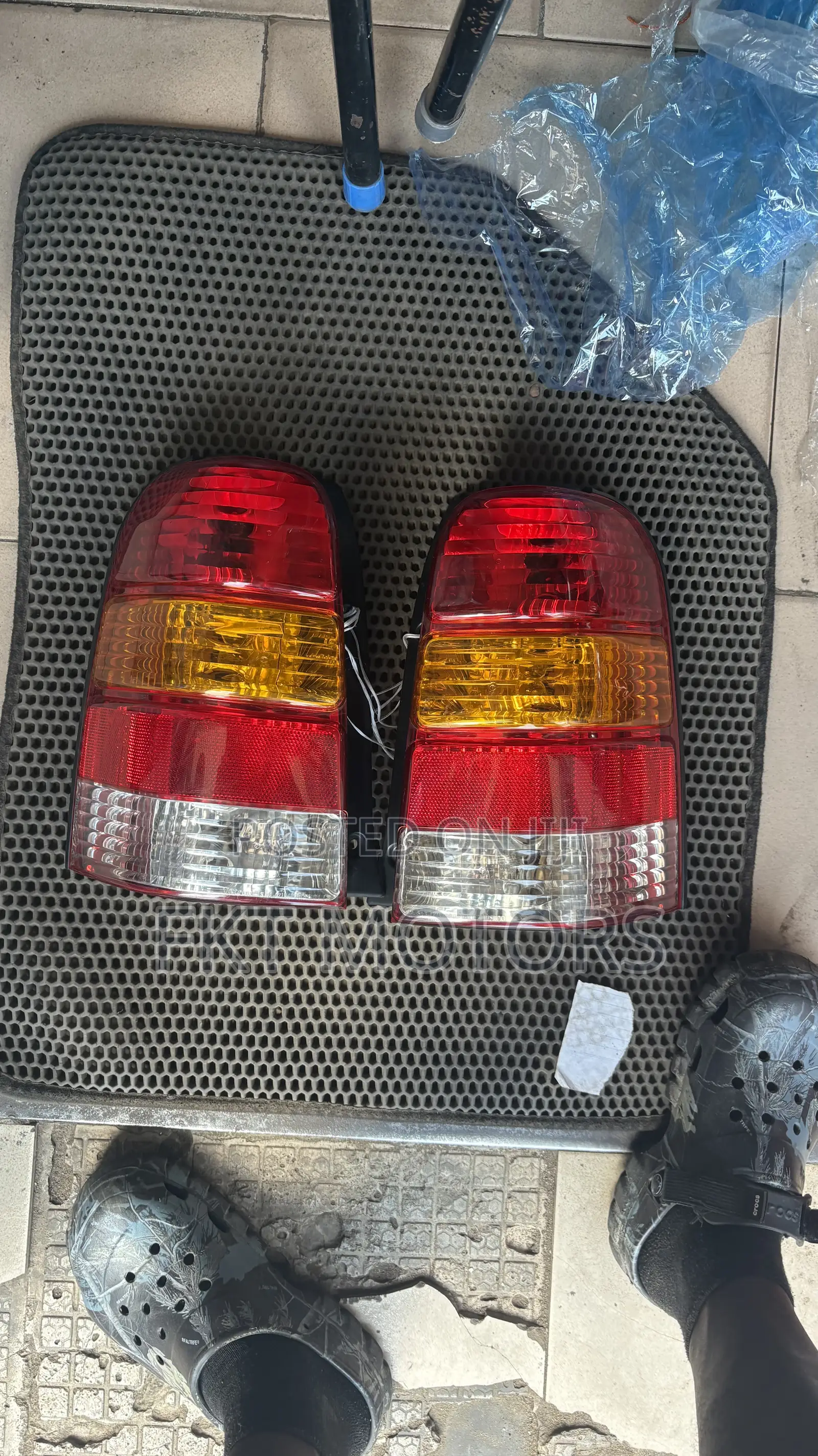 Ford Escape Taillight 2001,2002,2003,2004,2005,2006,2007