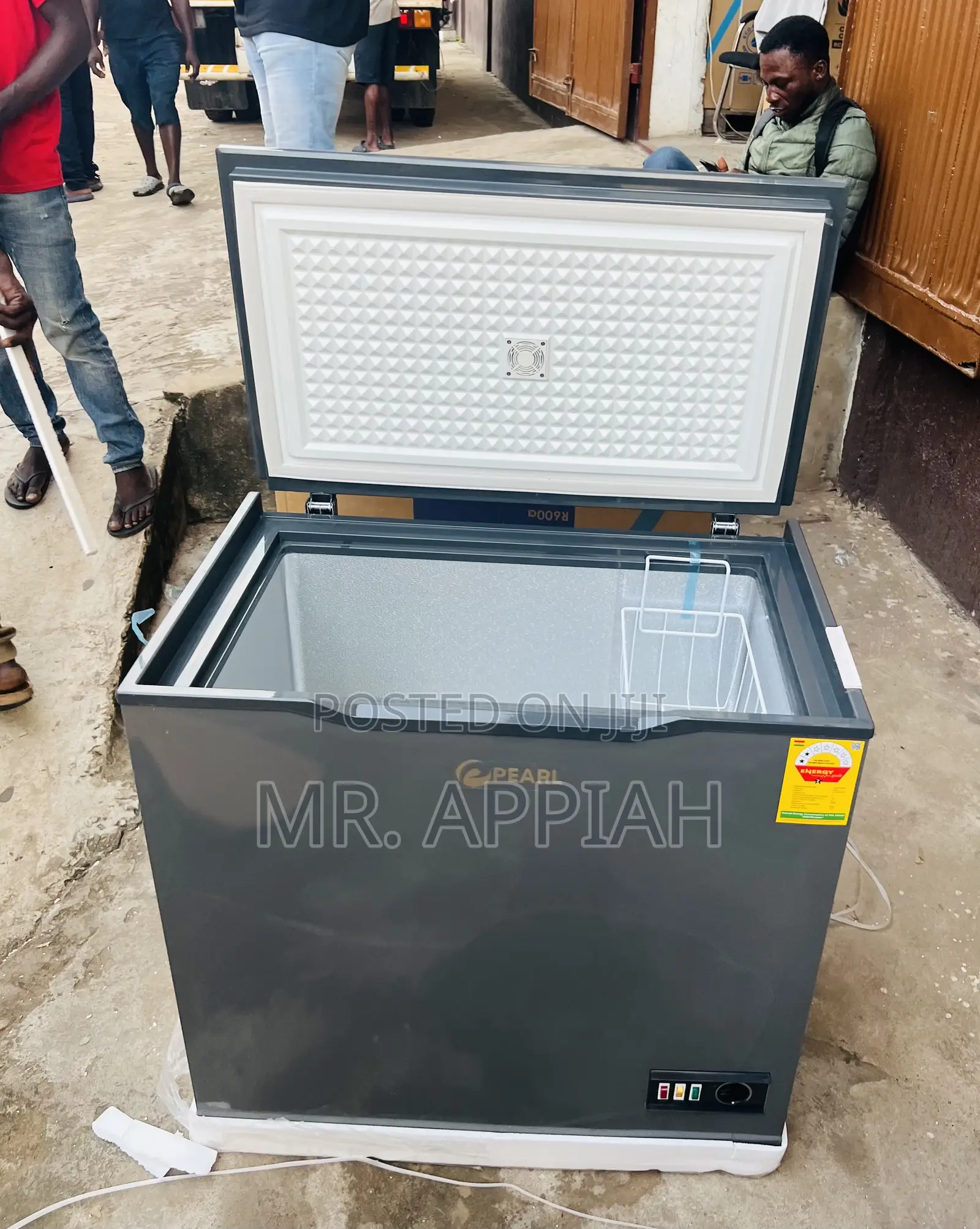 Unique Design Pearl PCF-2305-25y —188ltrs Single Door Freezer(Gray)