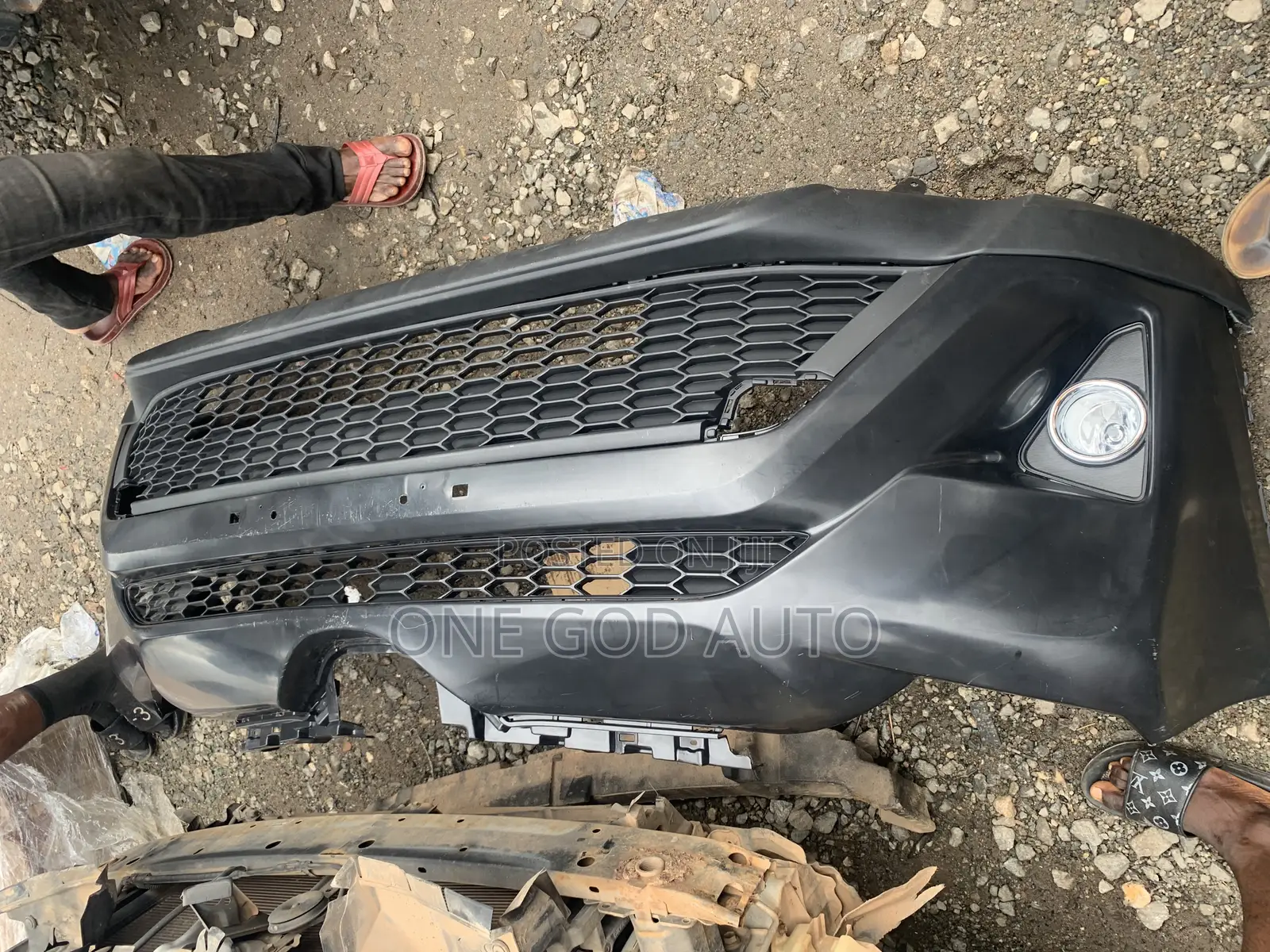 Toyota Rav4 2017 -2018 Front Bumper Complete