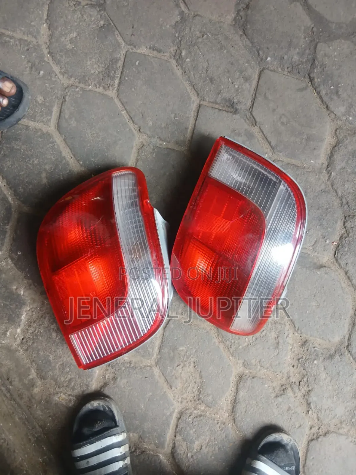 Toyota Yaris/Echo Short Boot 2002/2006 Tail Light Pair.