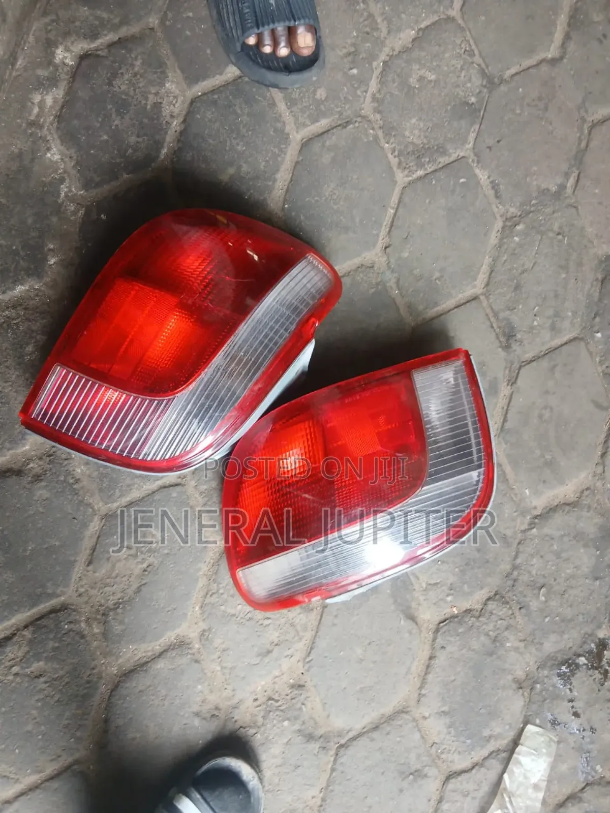 Toyota Yaris/Echo Short Boot 2002/2006 Tail Light Pair.