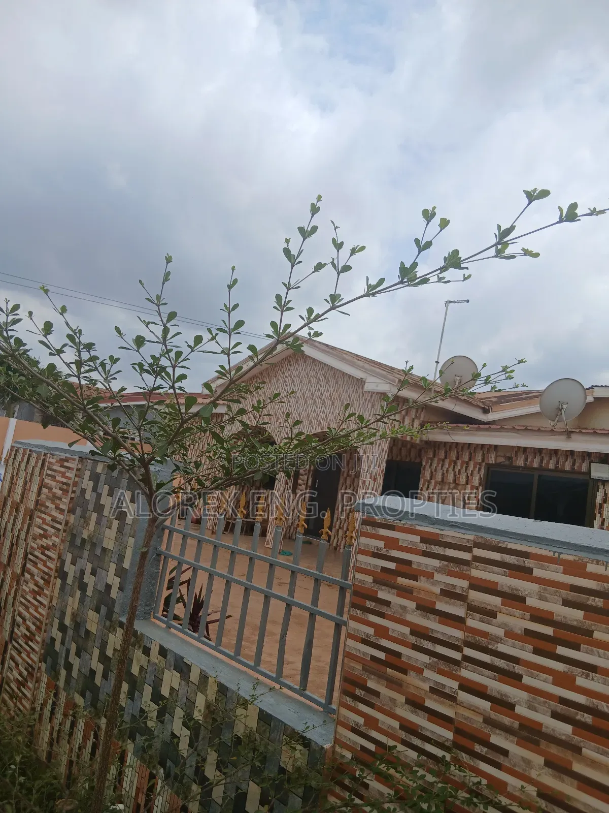 3bdrm Apartment in Ayi Mensa, Oyarifa for rent
