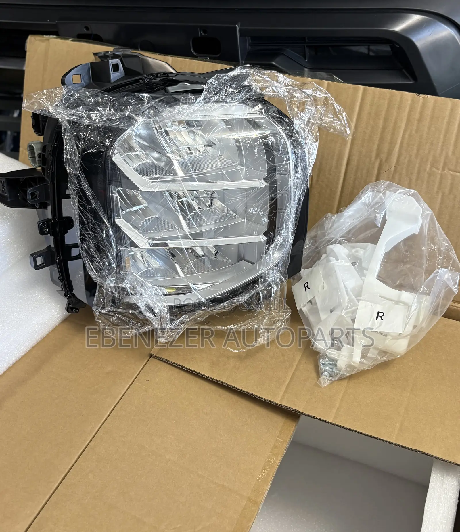 Mitsubishi Outlander Headlights With Lockers 2022 2023 2024 2025