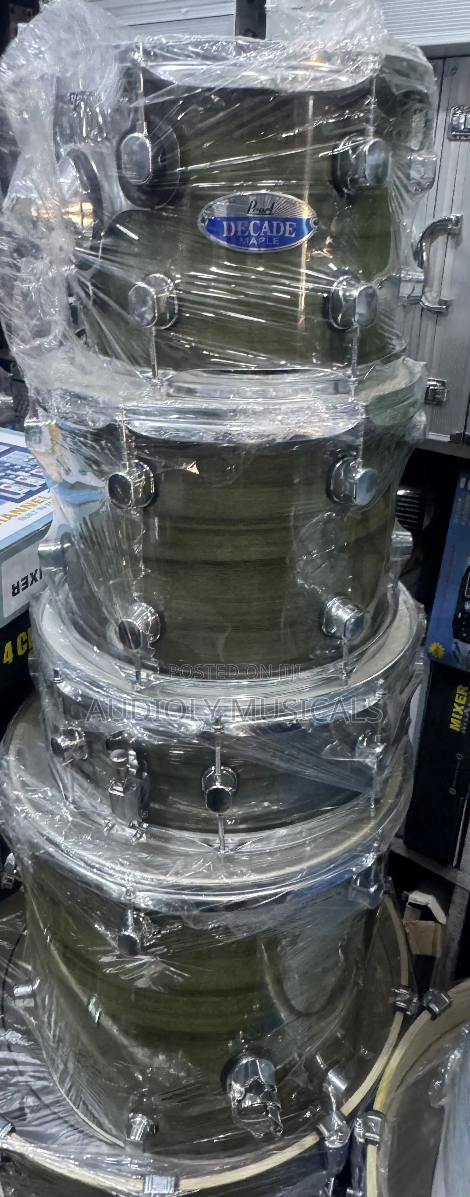 Pearl Decade 5-Set Drums With Two Cymbals