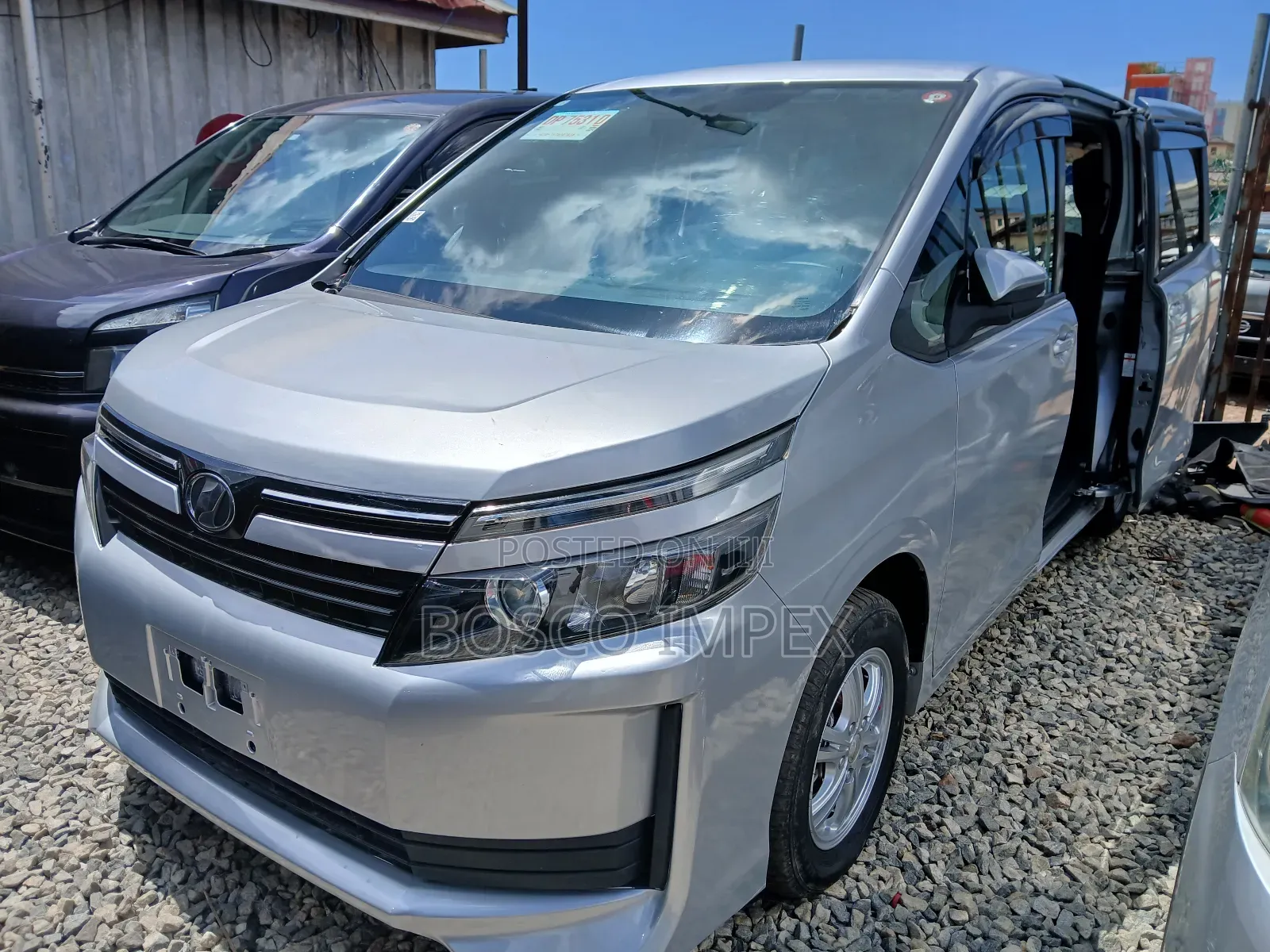 Toyota Voxy 2015 Silver