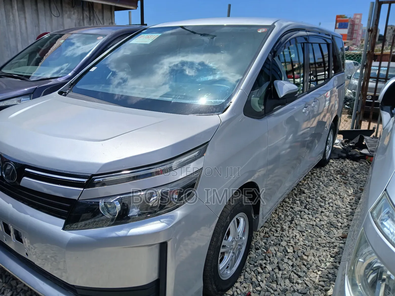 Toyota Voxy 2015 Silver