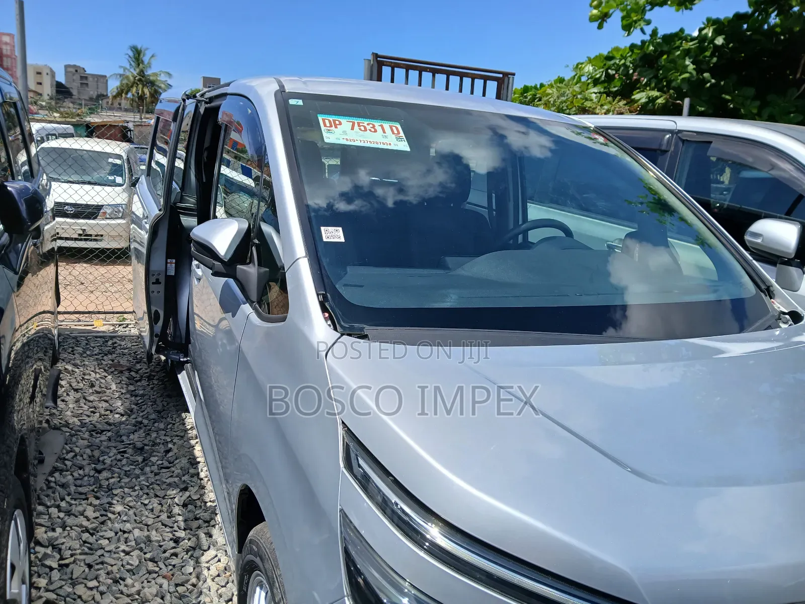 Toyota Voxy 2015 Silver