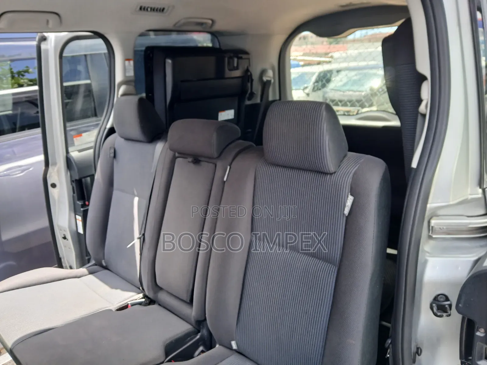 Toyota Voxy 2015 Silver