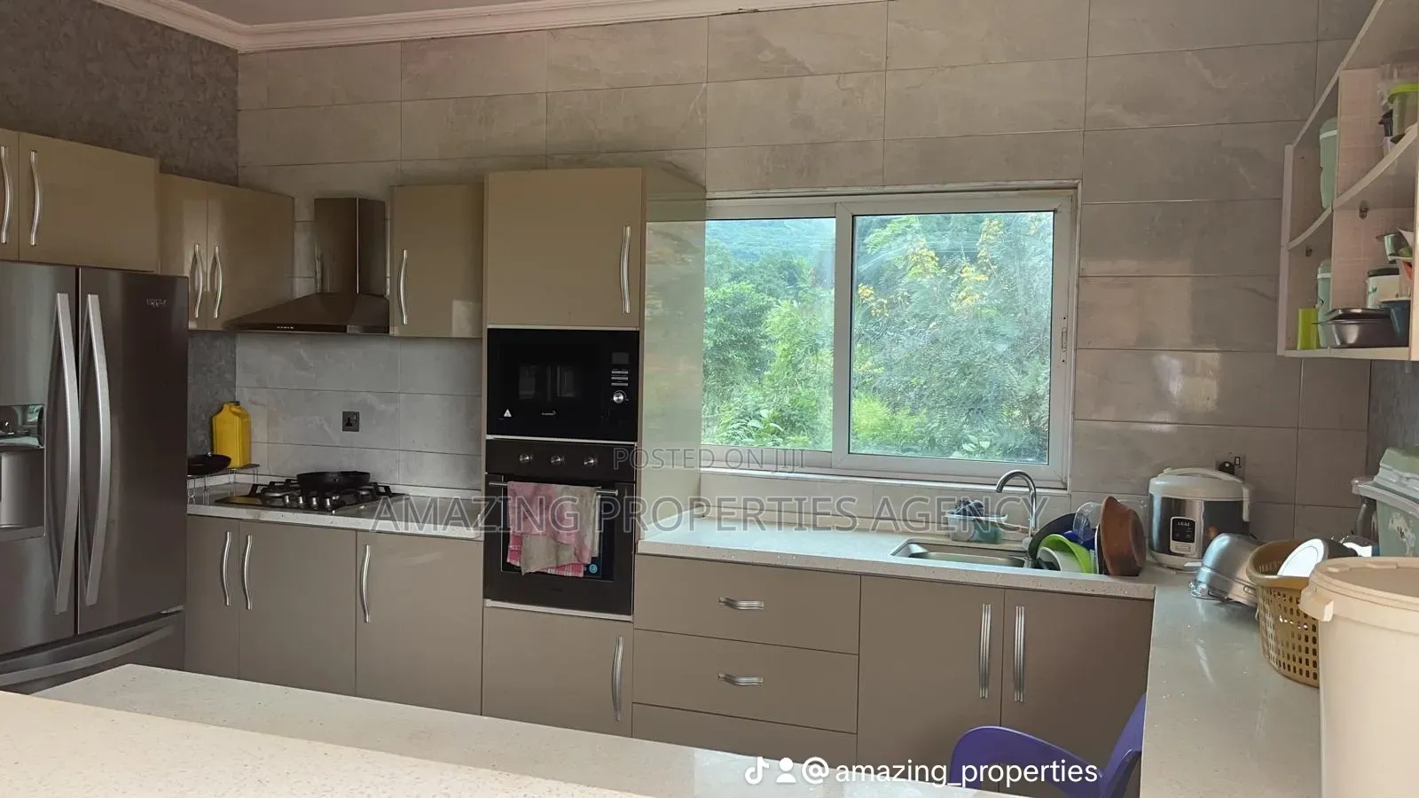 7bdrm House in 7 Bedroom With, Pokuase for sale