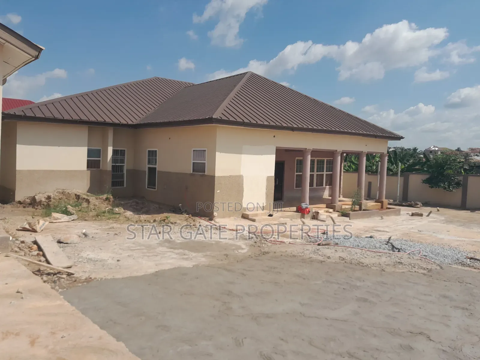 9bdrm House in Daban, Kumasi Metropolitan for sale