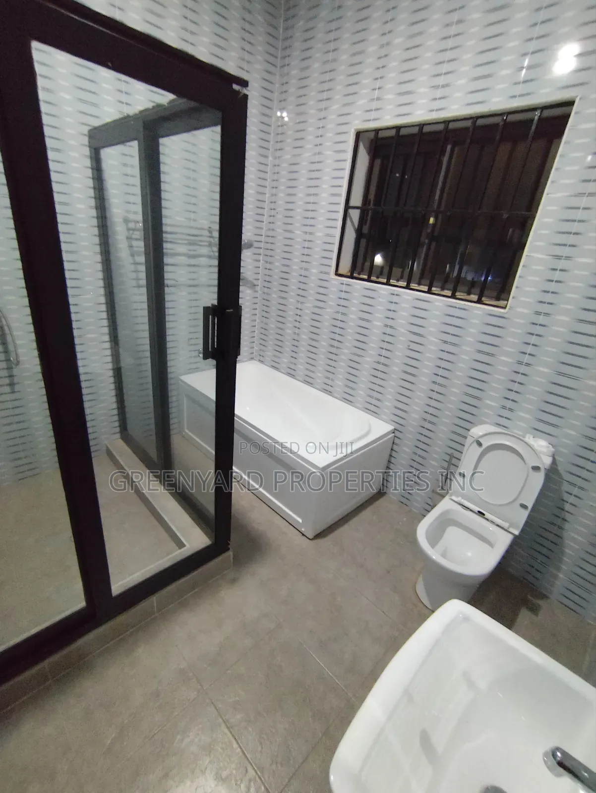 4bdrm House in Lakeside, Ashaley Botwe for sale