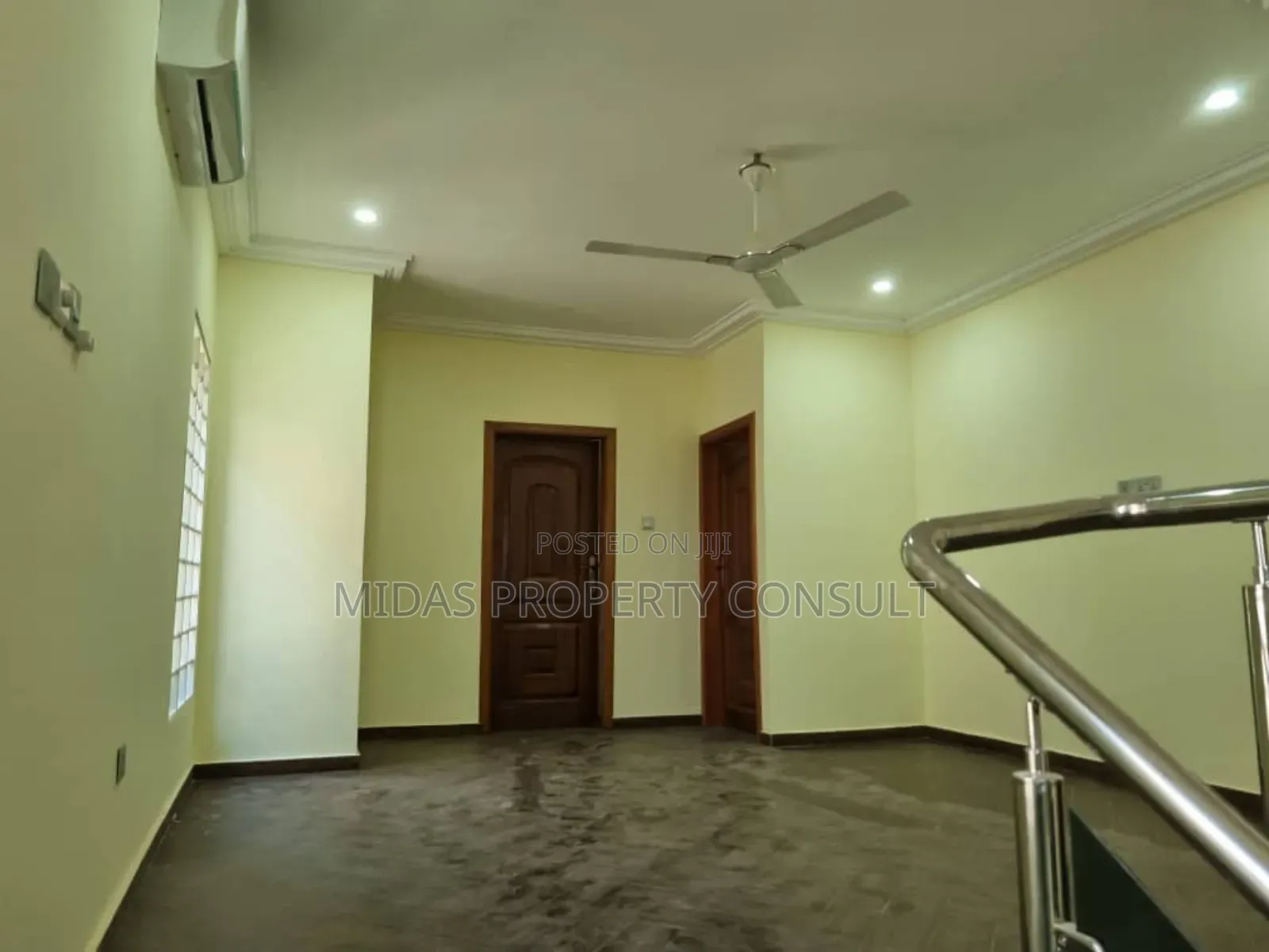 4bdrm House in Community 25, Tema Metropolitan for sale