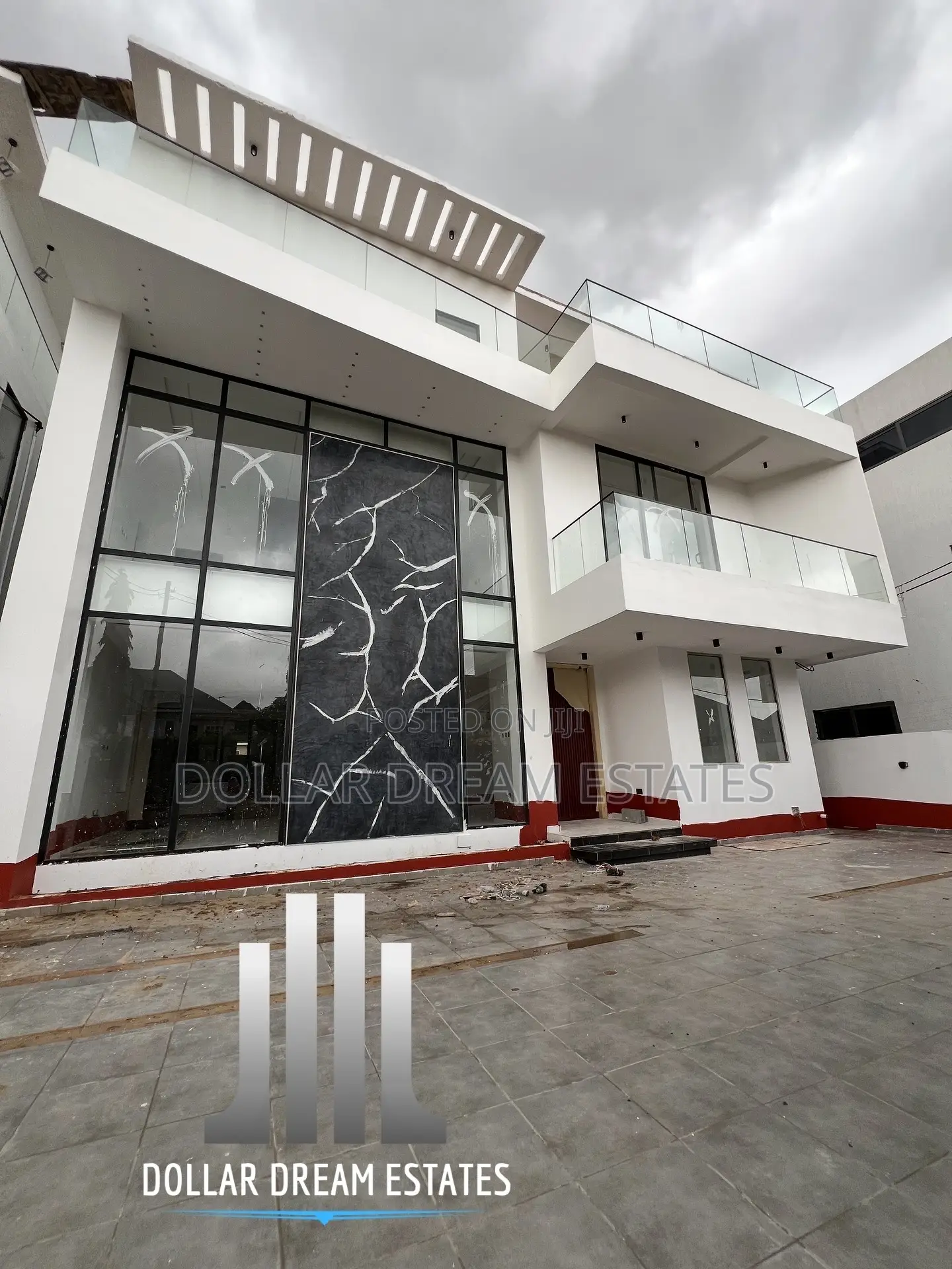 5bdrm House in Madina for sale