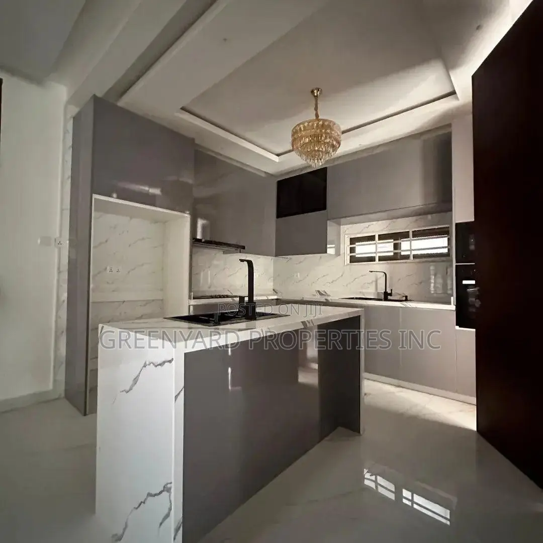 6bdrm House in Hills, East Legon for sale