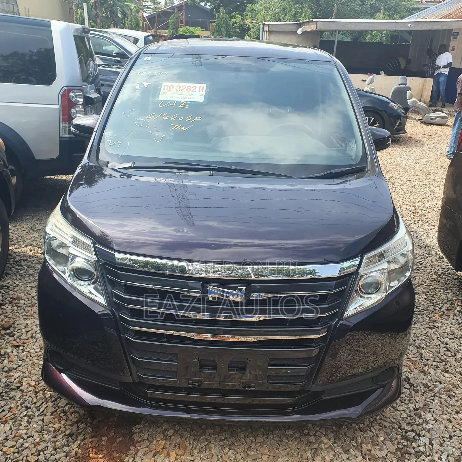 Toyota Noah 2015